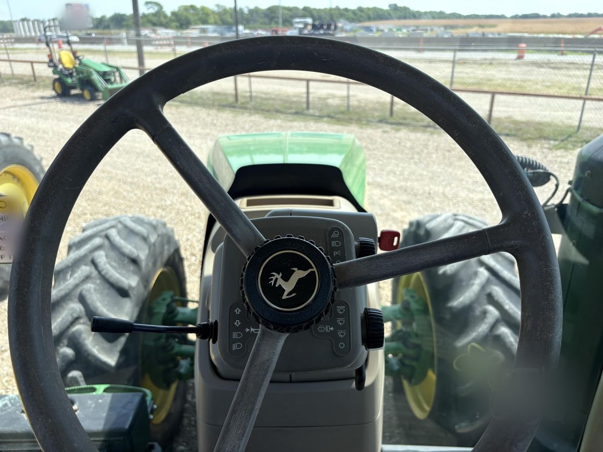 Трактор John Deere 8320R 2016 б/у из США — фото 27