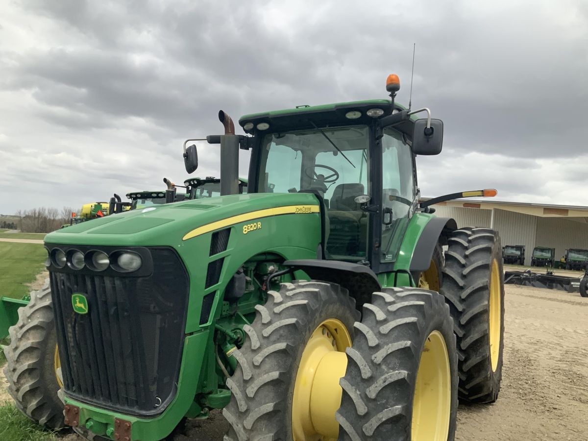 Трактор John Deere 8320R 2010 б/у из США — фото 1