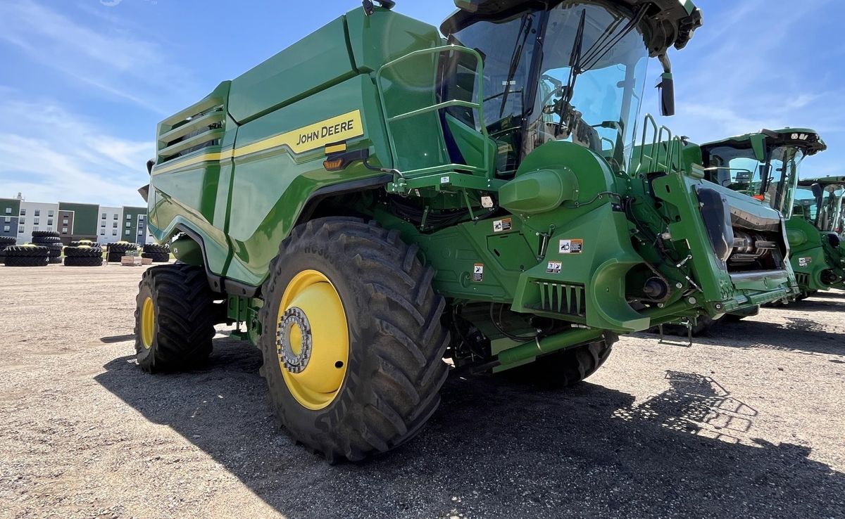 Used John Deere X9 1100 2024 combine from the USA — photo 2
