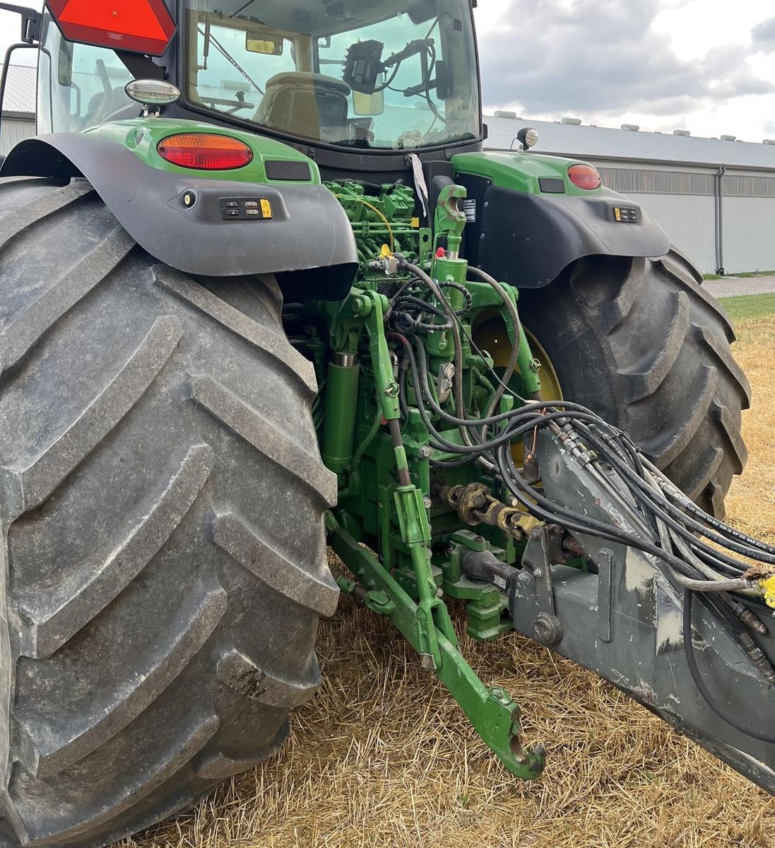 Трактор John Deere 6215R 2017 б/у из США — фото 4
