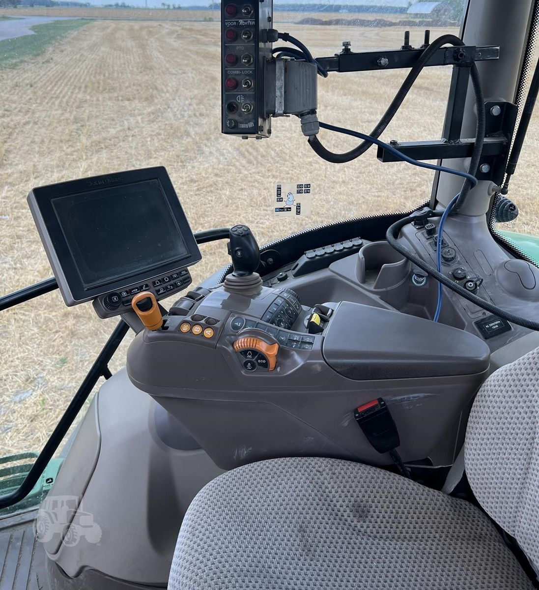Трактор John Deere 6215R 2017 б/у из США — фото 6
