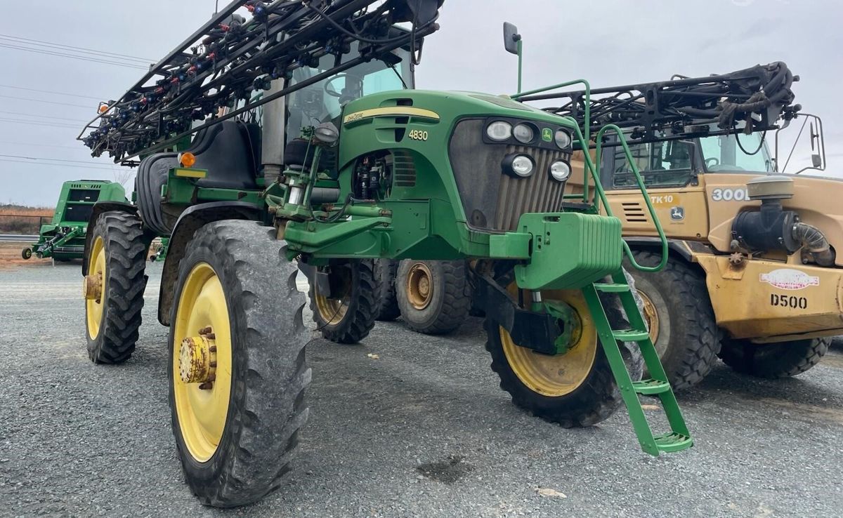 Опрыскиватель John Deere 4830 2013 б/у из США — фото 1